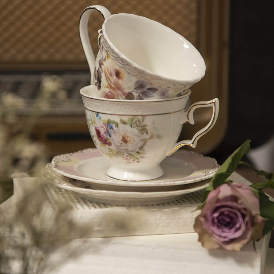 Porcelain cup and saucer (200 ml) - White flowers