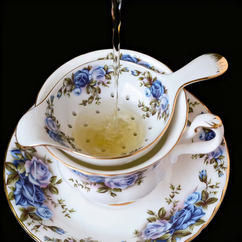 Passe à thé en porcelaine - Fleurs bleues