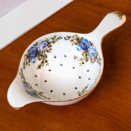 Passe à thé en porcelaine - Fleurs bleues